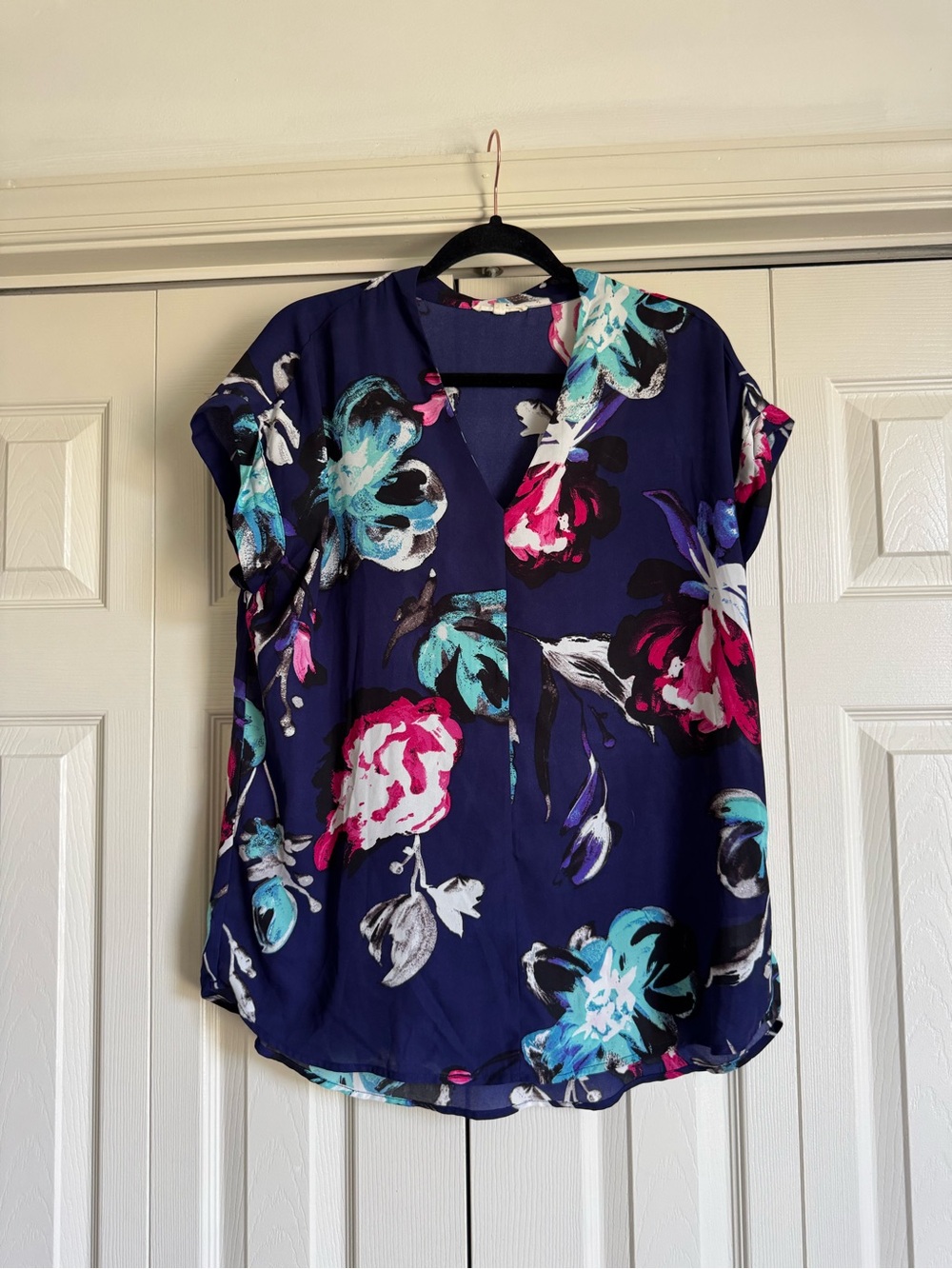 Pleione Navy Floral V-Neck Short Sleeve Blouse Size Medium